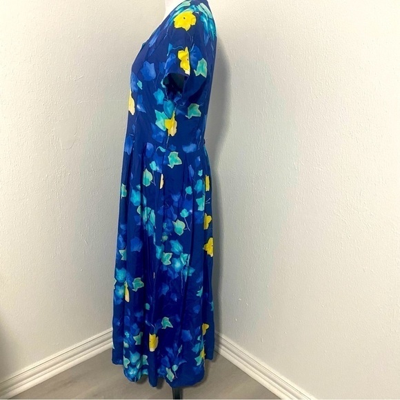 John Bentley Button Down Women’s Maxi Floral Dress (has small hole) missing belt - Picture 3 of 12